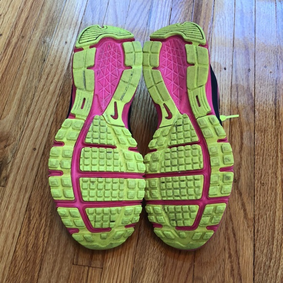 *SOLD* Women’s Nike Revolution 2 Running Shoes - Picture 8 of 8